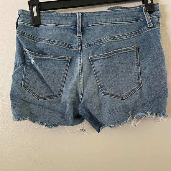 Universal Thread distressed shorts - Picture 3 of 3